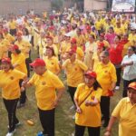 नोएडा : जेवीसीसी लाफ्टर क्लब के लॉन में 450 लोगों ने ठहाके लगाकर मनाया विश्व हास्य दिवस