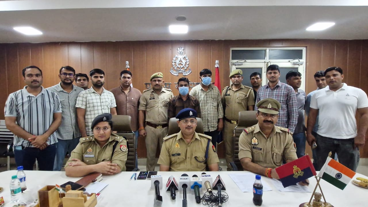 गौतमबुद्धनगर पुलिस कमिश्नरेट की बदमाशों पर सर्जिकल स्ट्राइक, तीन जगह मुठभेड़, 7 बदमाश गिरफ्तार, लूटी हुई दो लक्जरी गाड़ियां बरामद,