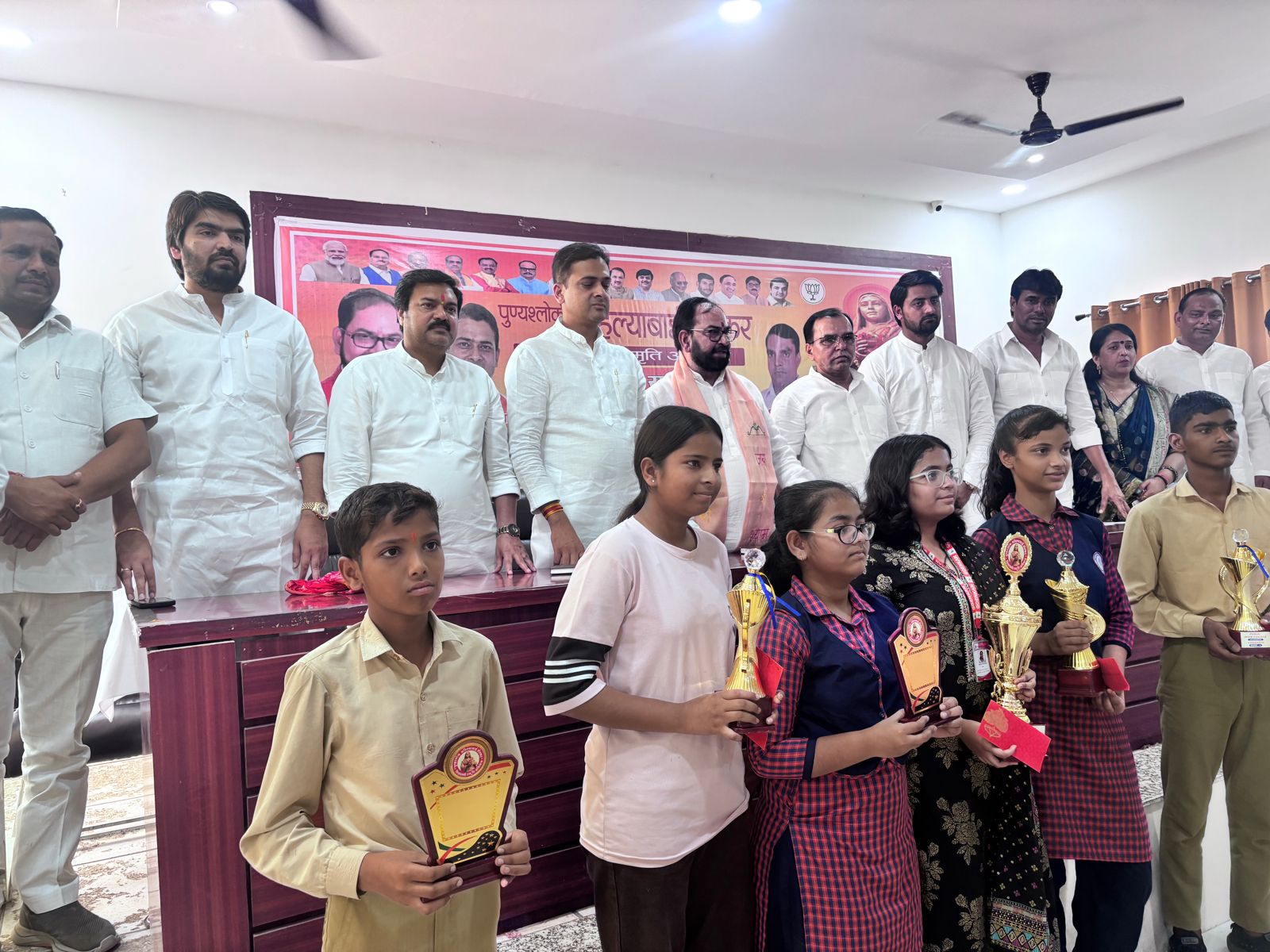 ग्रेटर नोएडा में बीजेपी ने पुण्य श्लोक अहिल्याबाई होल्कर की त्रिशताब्दि जयंती मनाई, बच्चों को किया पुरस्कृत