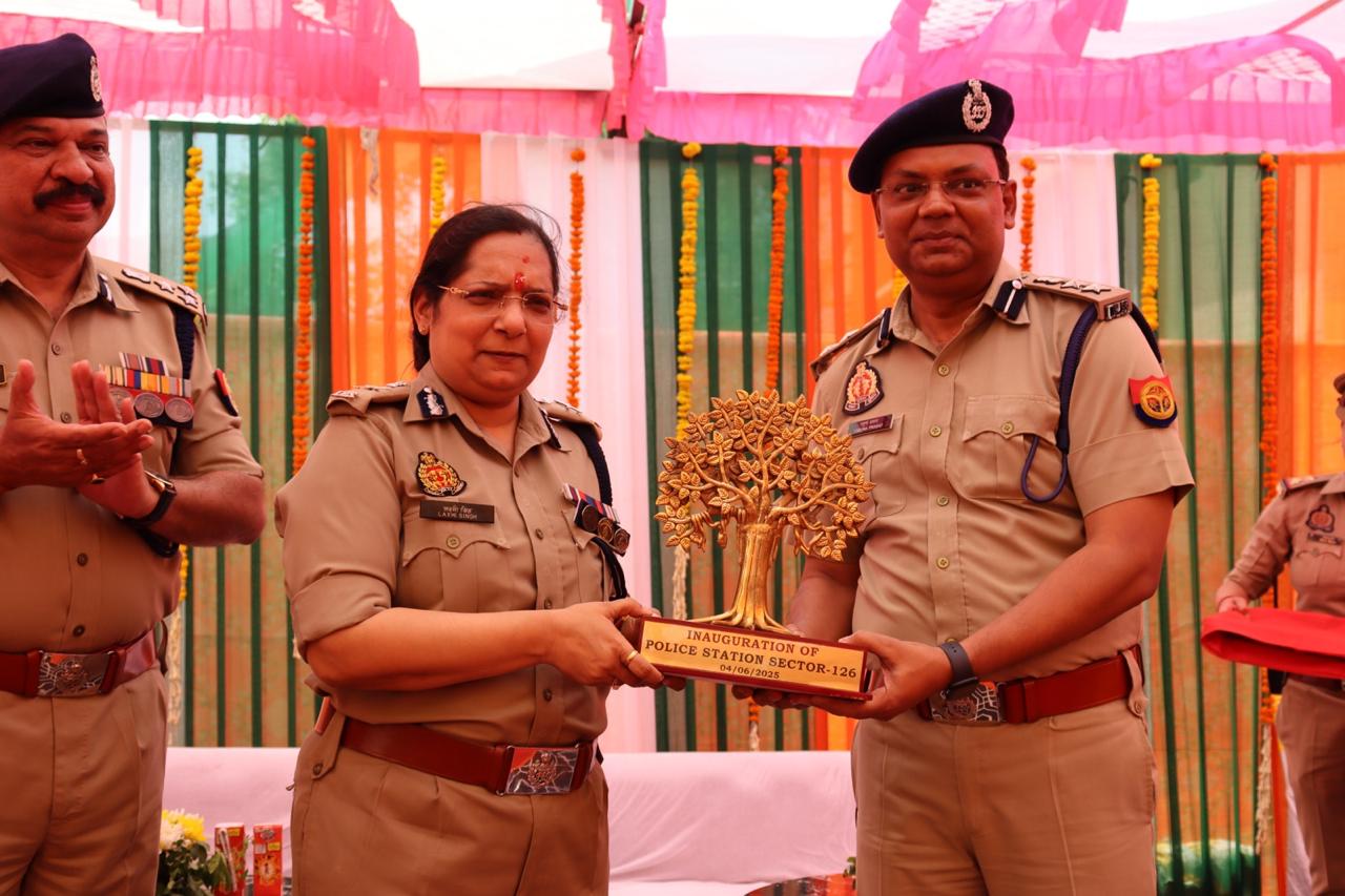 नोएडा: थाना 126 के नए प्रशासनिक और आवासीय भवन का पुलिस कमिश्नर लक्ष्मी सिंह ने किया लोकार्पण