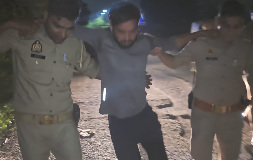 नोएडा:ऑटो में बैठी सवारियों को लूटते थे, पुलिस मुठभेड़ में दो घायल समेत तीन बदमाश गिरफ्तार