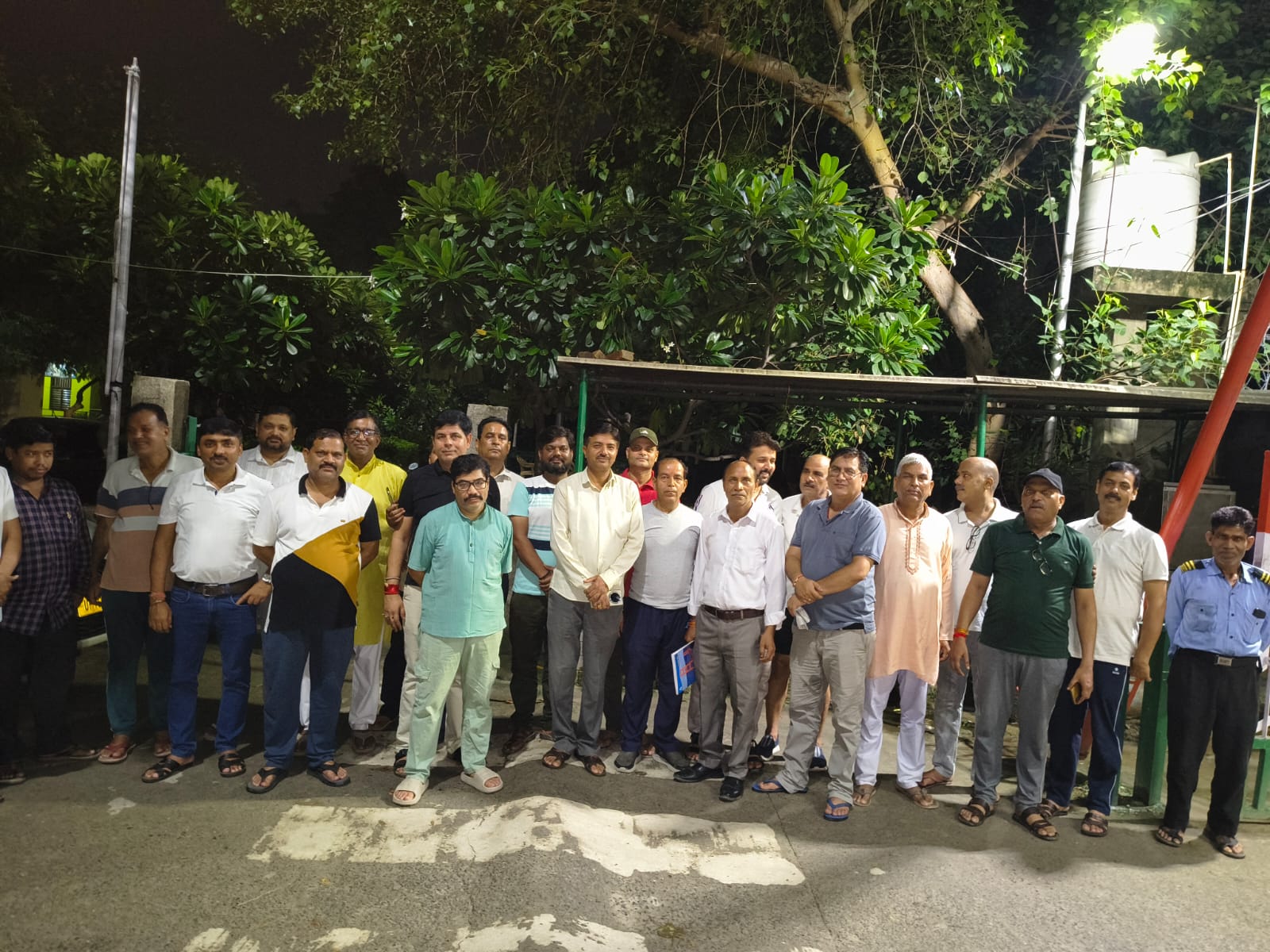 नोएडा: सेक्टर 82, ईडब्ल्यूएस पॉकेट 7 में आरडब्ल्यूए की बैठक में सीवर, बिजली और जर्जर फ्लैटों की समस्याओं पर चर्चा