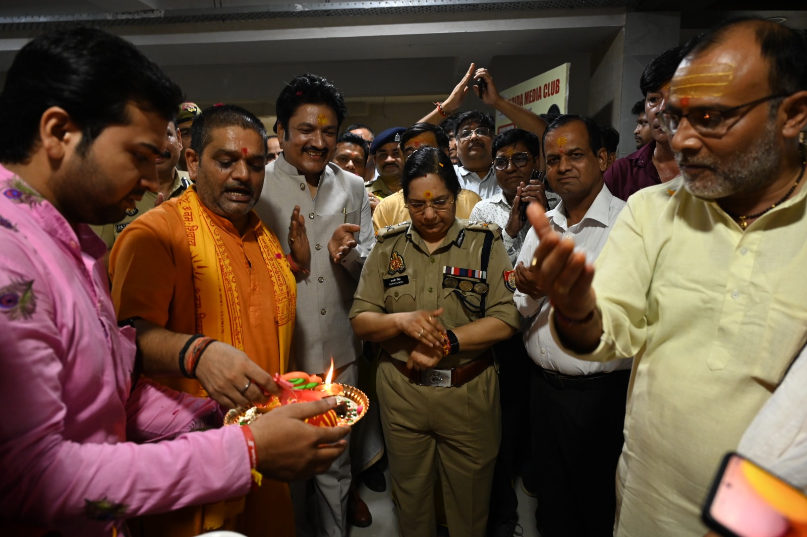 नोएडा मीडिया क्लब में तीन दिवसीय फोटोग्राफी प्रदर्शनी का पुलिस कमिश्नर लक्ष्मी सिंह ने किया शुभारंभ