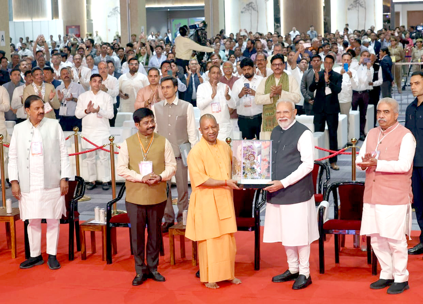 UPITS-2025: यूपी की धरती से पीएम मोदी ने ट्रम्प को दिया जवाब, रूस के सहयोग से यूपी में बनेगी AK-203 राइफल