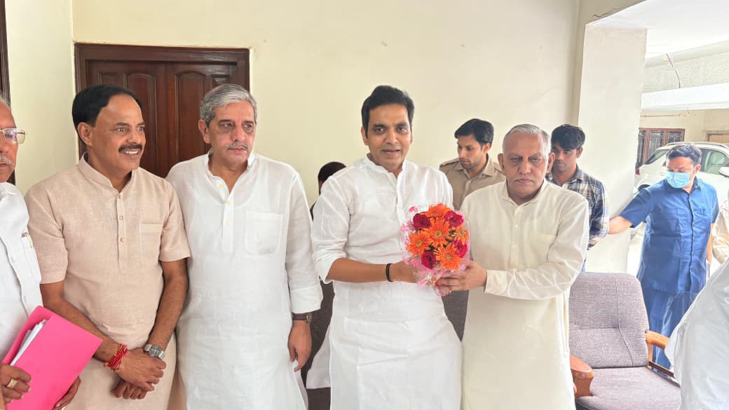 नोएडा विधायक पंकज सिंह ने बिशनपुरा नवादा और हजरतपुर वाजिदपुर में किया जन संवाद