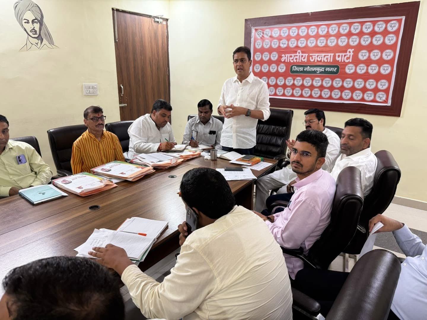 ग्रेटर नोएडा में भाजपा ने शिक्षक व स्नातक एमएलसी चुनाव के लिए बनाई रणनीति