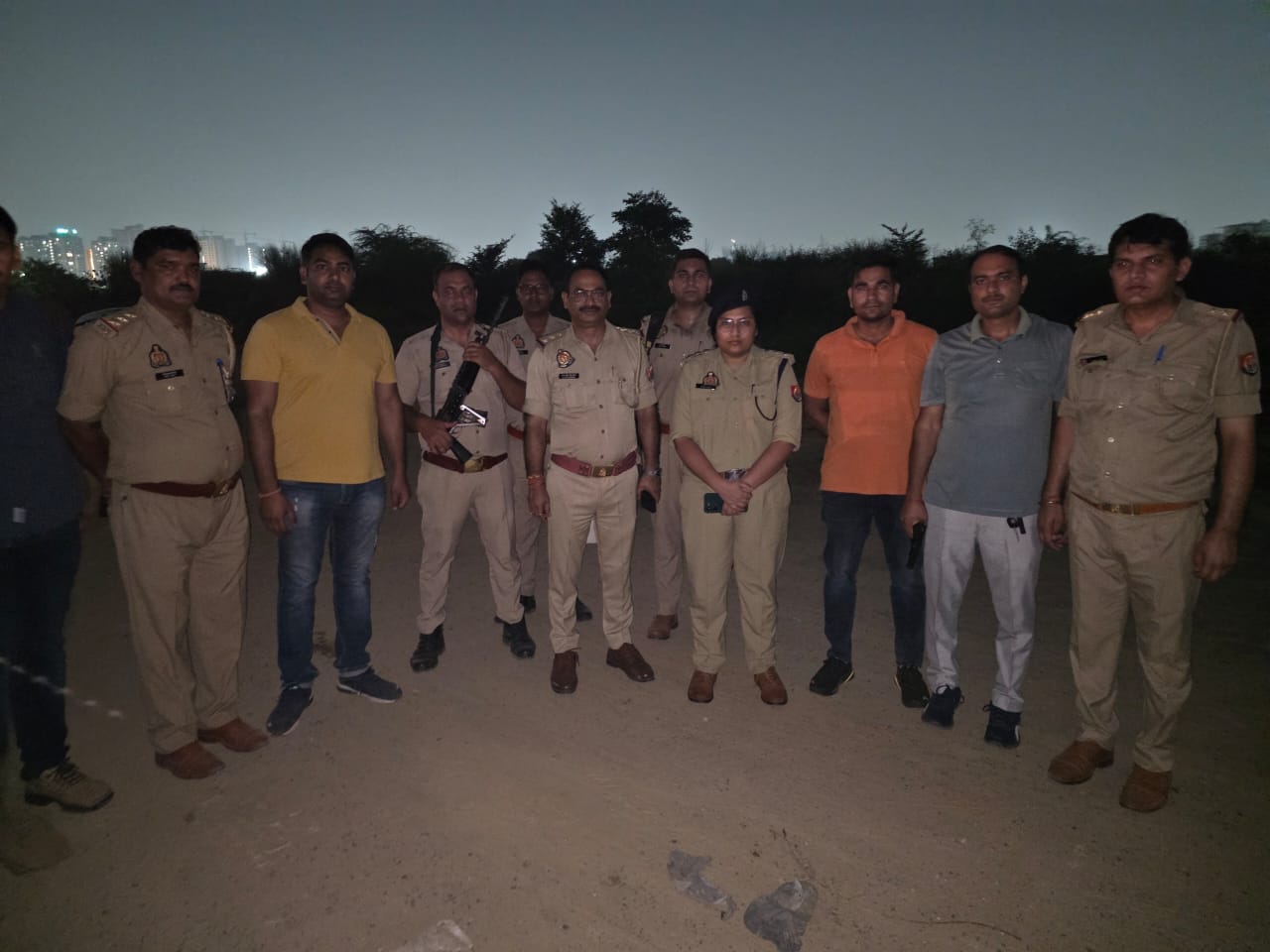 ग्रेटर नोएडा में पुलिस मुठभेड़, एक महिला समेत तीन गिरफ्तार, 6 लाख की जूलरी बरामद
