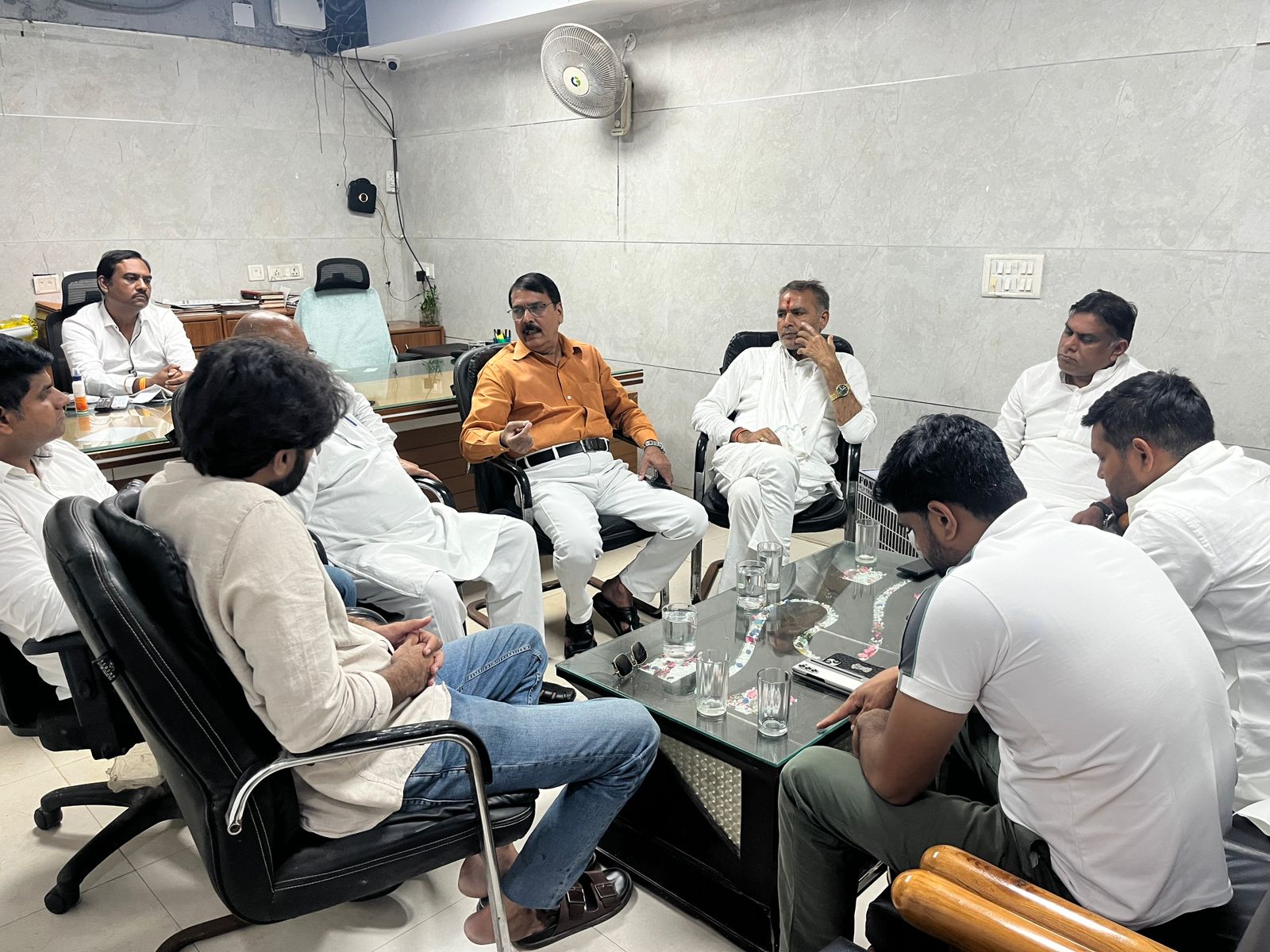 नोएडा के सेक्टर 45 में पंचायत चुनावों के लिए किसान संगठनों का संयुक्त अभियान, सुप्रीम कोर्ट के फैसले का हवाला देकर मांग