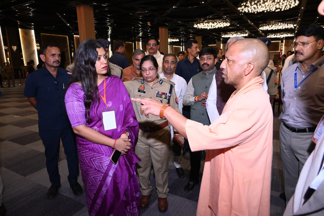 यूपी इंटरनेशनल ट्रेड शो-2025: उद्घाटन से एक दिन पहले ही पहुंचे मुख्यमंत्री योगी, लिया तैयारियों का जायजा