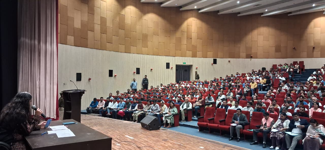 गौतमबुद्धनगर: मतदाता सूची पुनरीक्षण में लापरवाही बर्दाश्त नहीं, 181 आंगनवाड़ी कार्यकर्त्रियों को सेवा समाप्ति के नोटिस,शून्य प्रगति वाले अधिकारियों का वेतन रोका जाएगा, FIR की चेतावनी