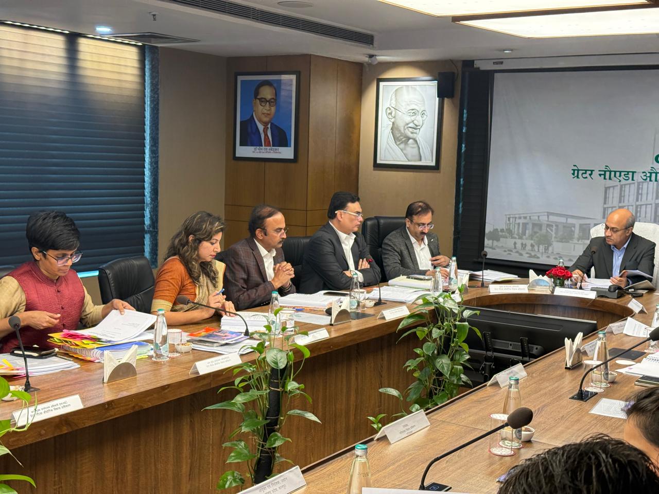 ग्रेटर नोएडा प्राधिकरण की 141वीं बोर्ड बैठक: 9 बड़े फैसले, मल्टीमॉडल कनेक्टिविटी, बायर्स के हित मे प्रस्ताव