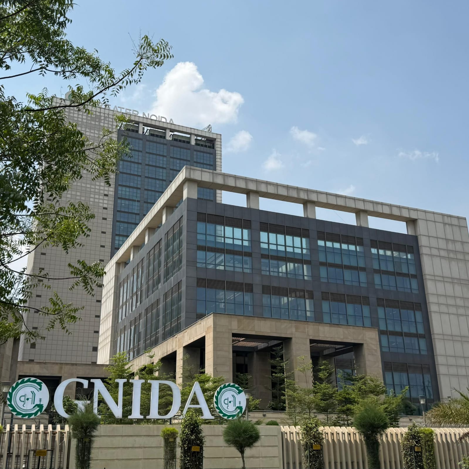 ग्रेटर नोएडा प्राधिकरण ने शुरू की स्वच्छता रैंकिंग प्रतियोगिता: नंबर-1 सोसाइटी को मिलेगा 1 लाख का इनाम