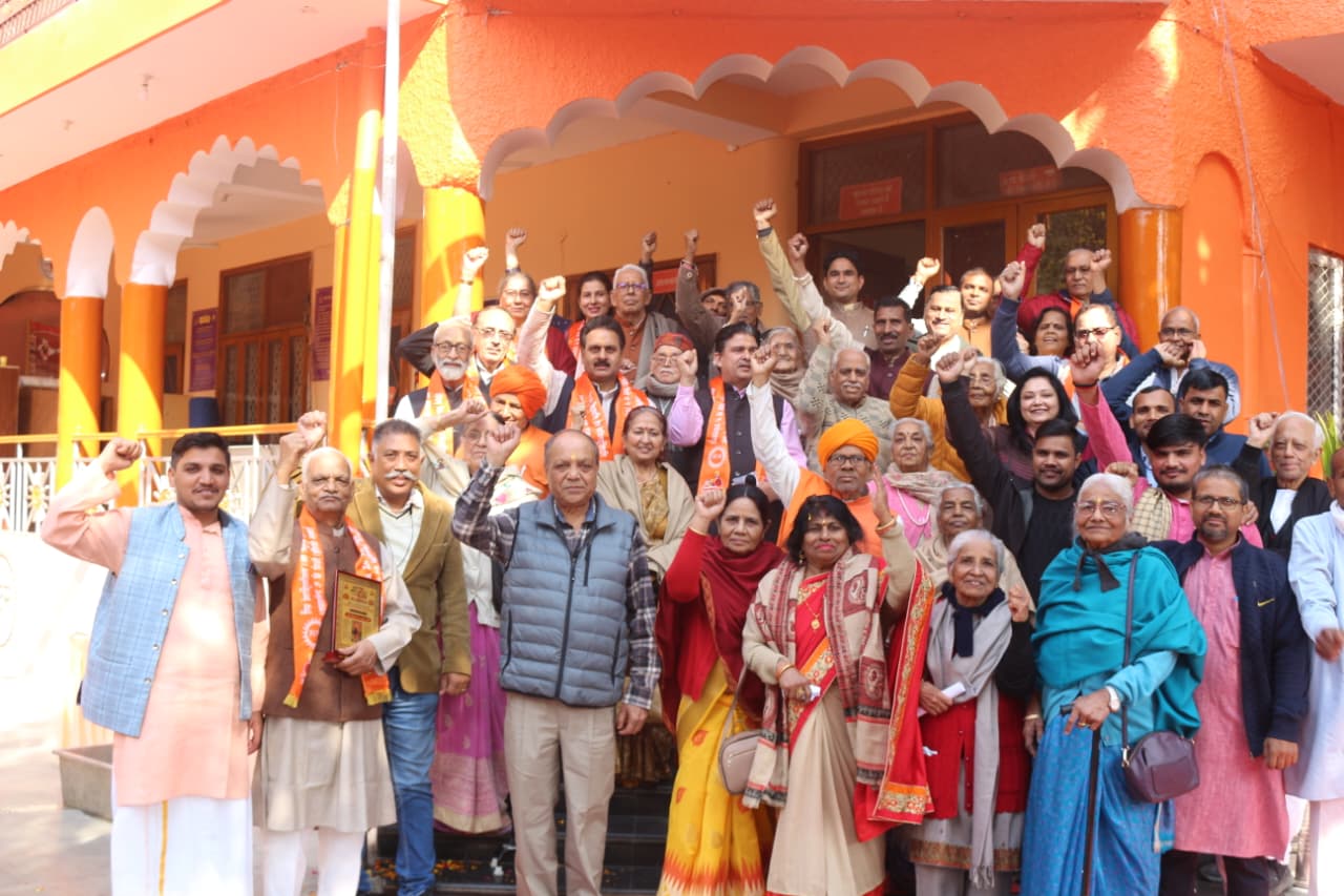 नोएडा में आर्य समाज के 150 स्वर्णिम वर्षों का भव्य वार्षिकोत्सव शुरू, ध्वजारोहण के साथ हुआ शुभारंभ