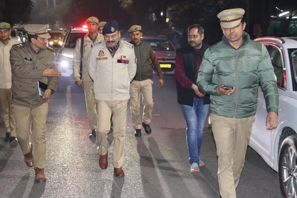 नोएडा में नववर्ष को लेकर कड़ी सुरक्षा व्यवस्था, अपर पुलिस आयुक्त ने लिया जायजा