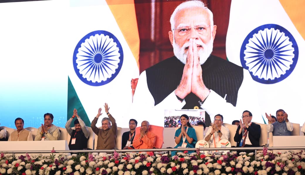 यीडा के जेवर में शुरू हुई ‘चिप क्रांति’ की नई लहर: एचसीएल-फॉक्सकॉन की ₹3,700 करोड़ की ओसैट यूनिट का शिलान्यास