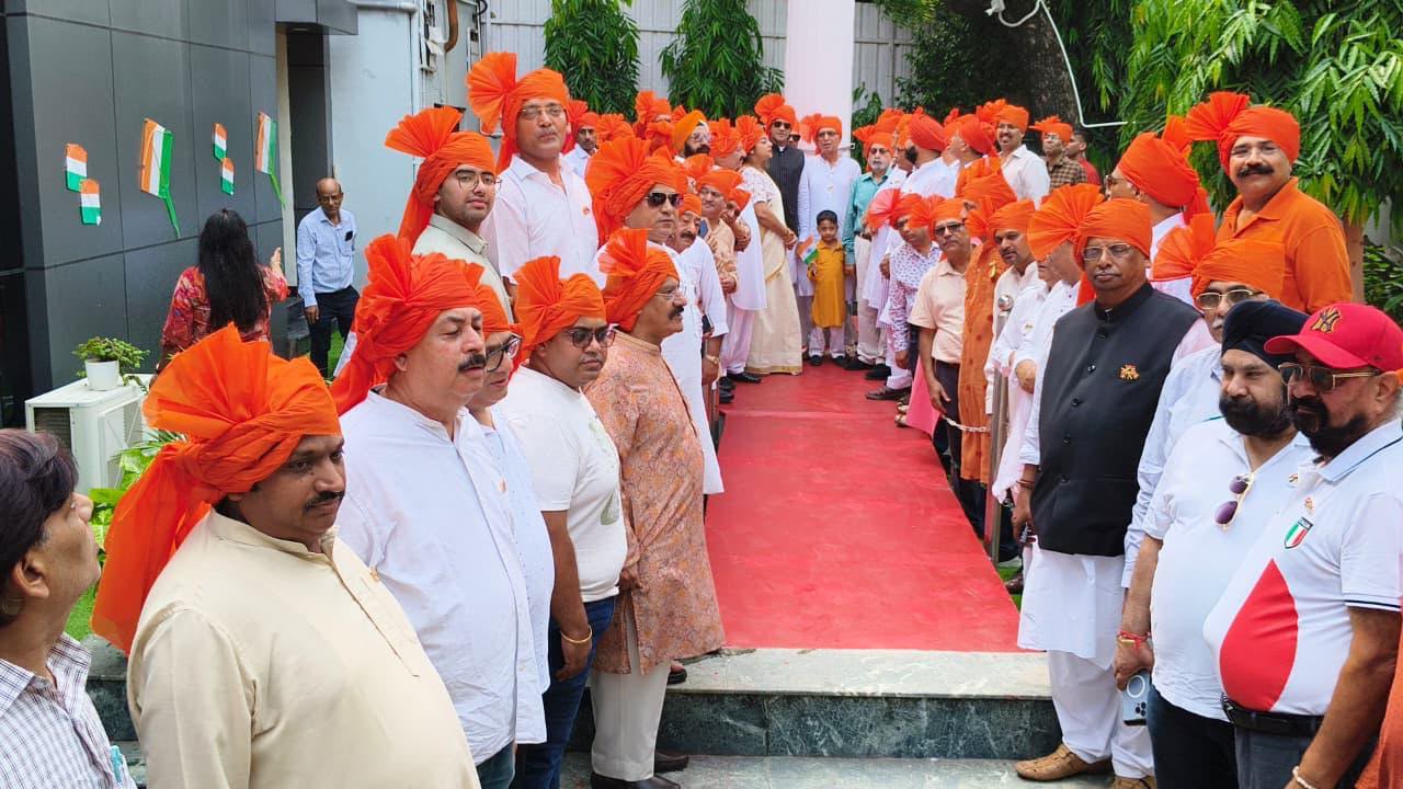 नोएडा में उद्यमियों ने धूमधाम से मनाया 80वां स्वतंत्रता दिवस, एनईए प्रांगण में ध्वजारोहण, राष्ट्रगान व मिठाई वितरण;