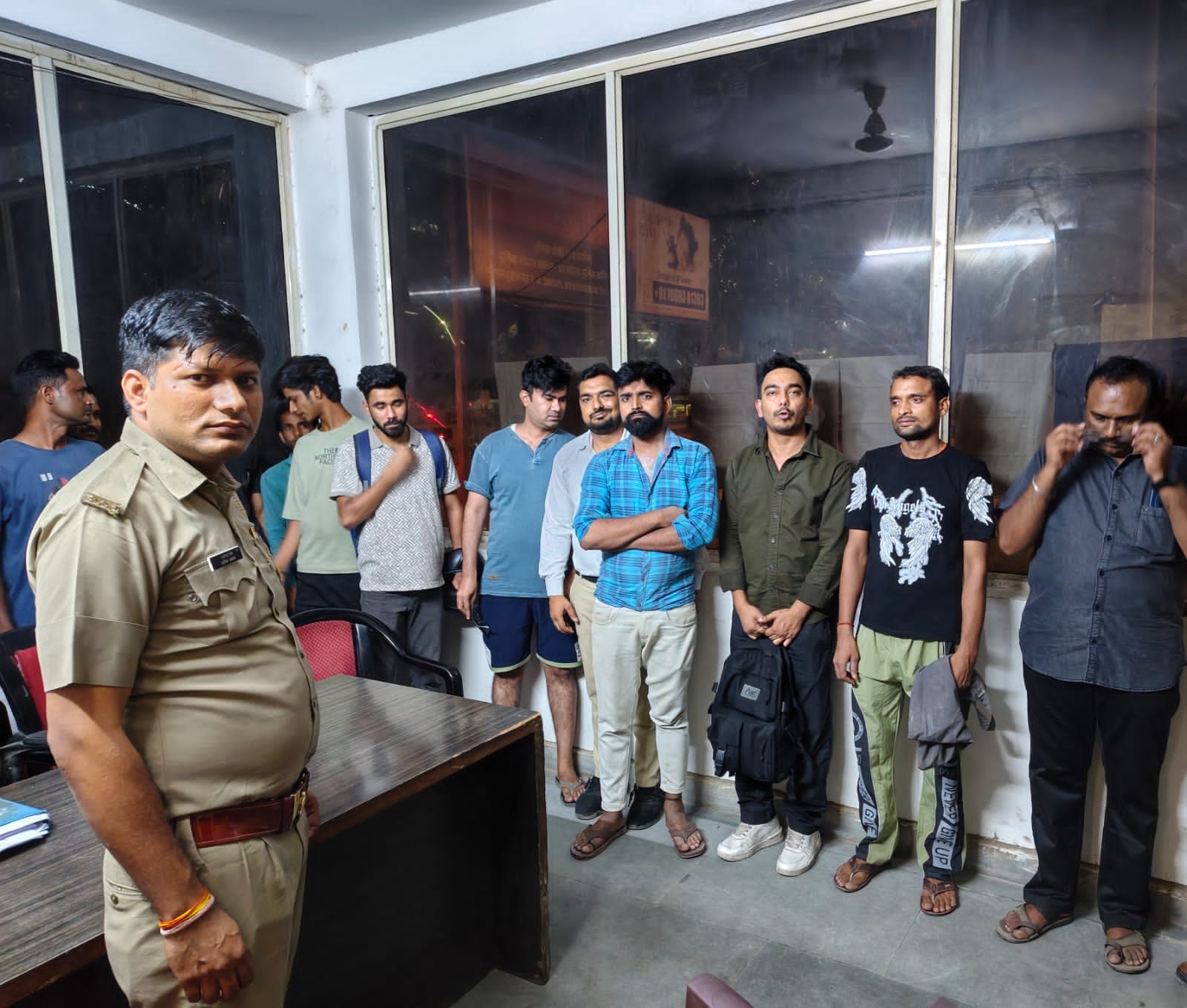नोएडा-ग्रेटर नोएडा में पर्वों को लेकर पुलिस का सघन चेकिंग अभियान, 2315 व्यक्तियों और 1667 वाहनों की जांच